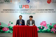 GS.TS Nguyễn Hữu Đức, nguyên Phó Giám đốc ĐHQGHN, người trực tiếp phụ trách hệ thống chia sẻ tại Hội thảo