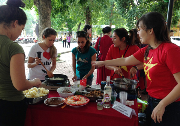 Giao lưu văn hóa ẩm thực với sinh viên nước ngoài