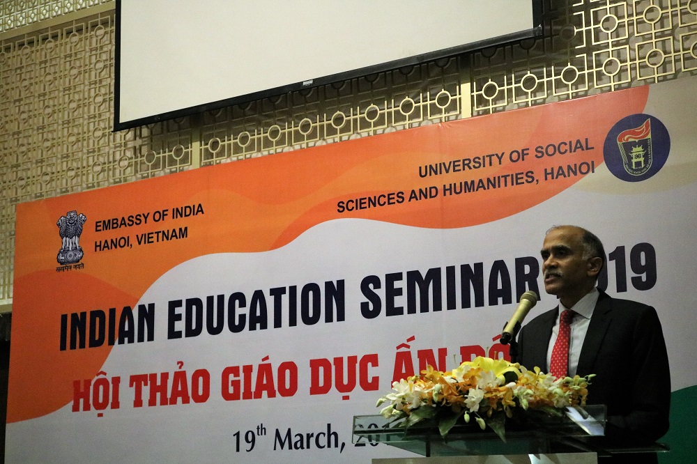 Đại sứ Ấn Độ tại Việt Nam, ông Parvathaneni Harish phát biểu tại hội thảo