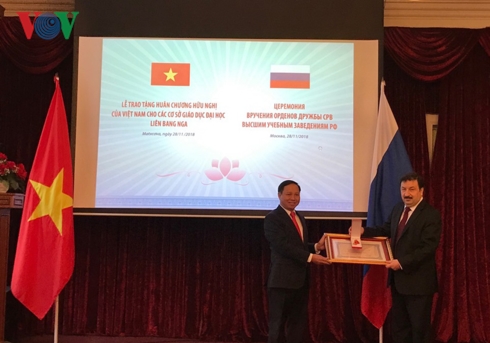 Đại sứ Việt Nam trao Huân chương Hữu nghị cho các trường đại học của Nga