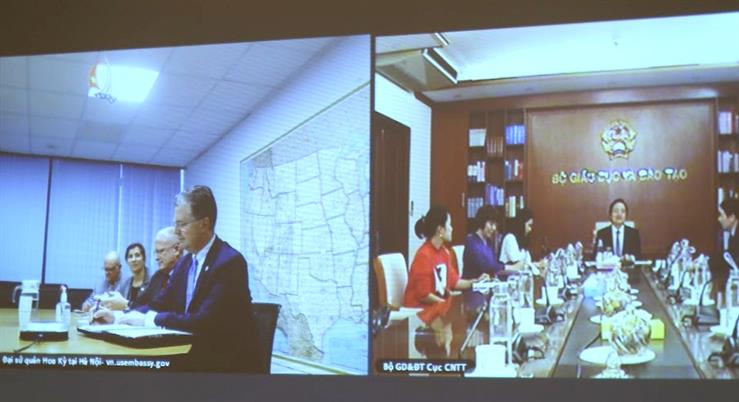 Hình ảnh cuộc làm việc trực tuyến giữa Bộ trưởng Phùng Xuân Nhạ và Đại sứ Hoa Kỳ tại Việt Nam Daniel J. Kritenbrink