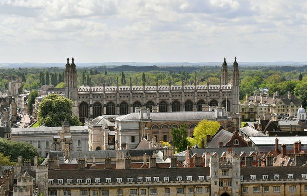 Đại học Cambridge cảnh báo sinh viên không được rời ký túc xá nếu muốn tốt nghiệp